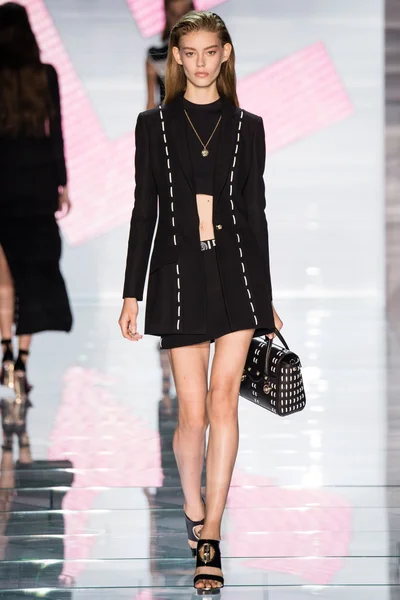 Look 3